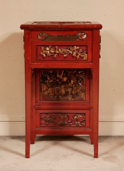 null Small rectangular piece of furniture in red and gilded lacquered wood with carved...