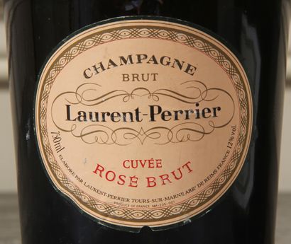 null *Laurent PERRIER

Trois bouteilles de Champagne brut et une bouteille de champagne...