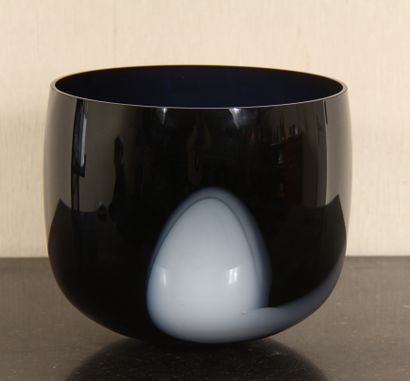 null Timo SARPANEVA (1926-2006) - Iitala éd.

Vase blues (1985) en verre teinté bleu...