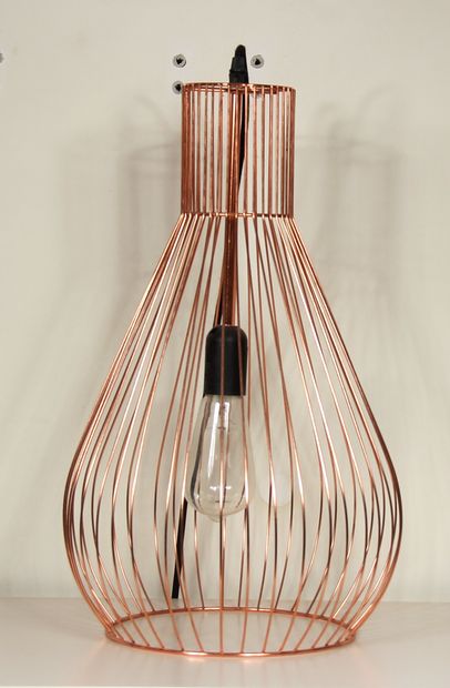 null Table lamp or light fixture in copper rods

H : 49 D : 29 cm.