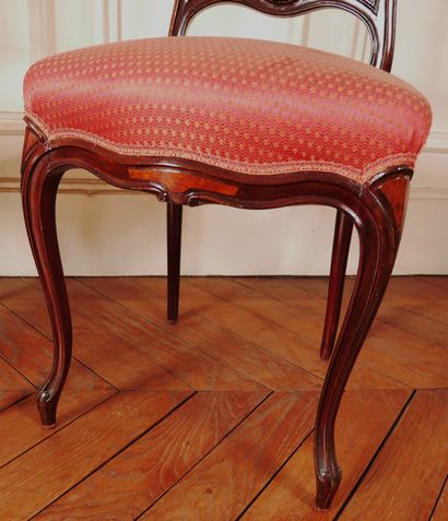 null *Paire de chaises en bois clair et teinté à dossier ajouré, époque Louis Philippe

H...