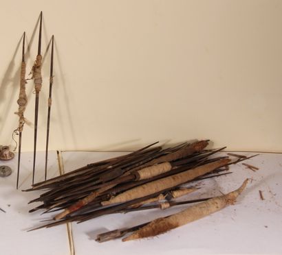 null SET OF LOOM NEEDLES + TUMIS +

Elements of necklaces and fragments...

Various...