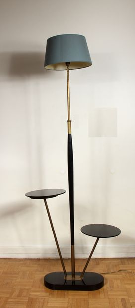 null Lampe de parquet en bois noirçi et métal à deux plateaux ronds en opaline noir,...