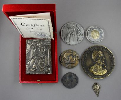 null Lot de médailles en bronze et métal dont :

- Plaque Charlemagne par la Monnaie...