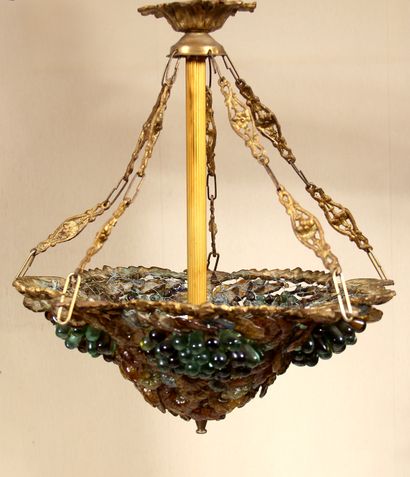 null Braided metal cup chandelier decorated with resin fruits

H : 61 D : 50 cm.