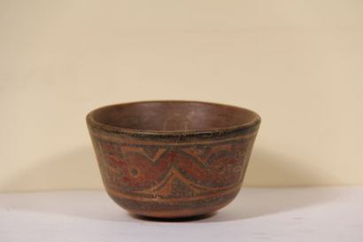 null Small cup decorated with stylized snake heads.

Huari culture - Tiahuanaco,...