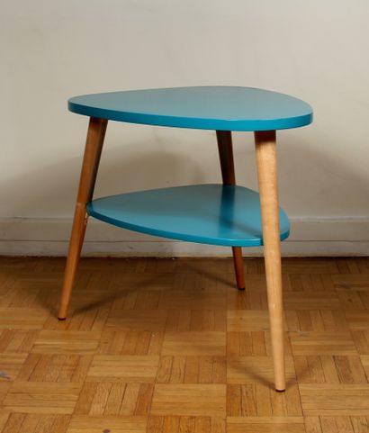 null Table basse à deux plateaux en stratifié turquoise, trois pieds en bois naturel

H...