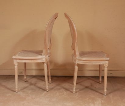 null Four white ceruse wood cabriolets chairs with medallion backs, Louis XVI style

H...