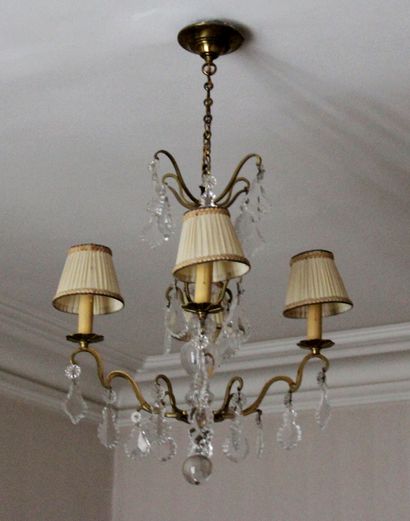 null Metal chandelier with four lights

H: 85 D: 50 cm.