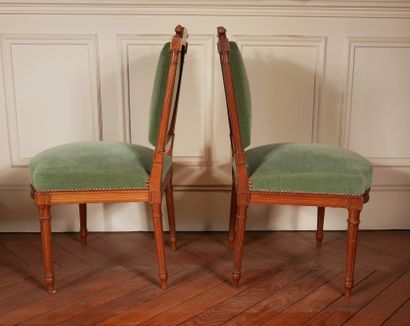null *Suite de quatre chaises et deux fauteuils en bois naturel à dossier droit,...