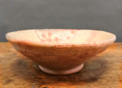 null Cup decorated with brick red motifs

Pre-Hispanic culture

Peru

Ceramic