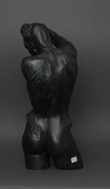 null MACHA

Nude woman in bust

Sculpture in bronze with green patina, signed, dated...