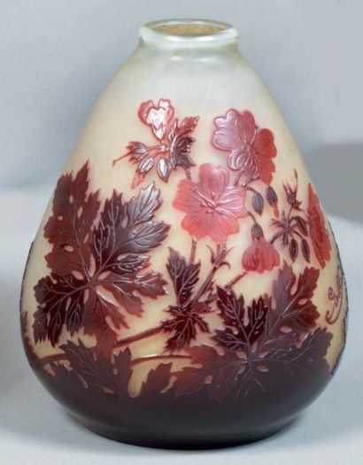 Emile Galle (1846-1904) Vase piriforme à corps renflé et petit col annulaire. Épreuve...
