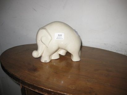 PRIMAVERA « Éléphanteau ». Epreuve en céramique à émail blanc (éclat). Signée du...