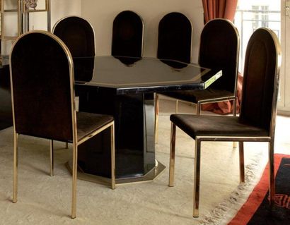 Travail français 1970-1980 Table de salle à manger en bois laqué noir à plateau octogonal...