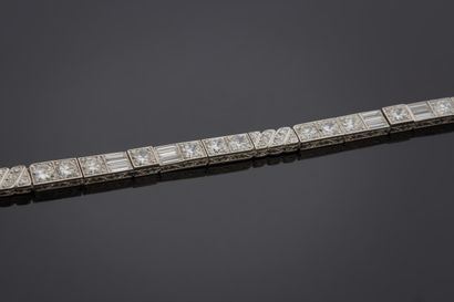 null GOLAY FILS STAHL Genève

	Bracelet articulé en or gris 750 millièmes et platine...
