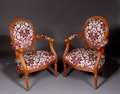null Pair of cabriolet armchairs with medallion back in natural wood Louis XVI style...