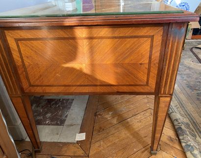 null Albert GOUMAIN

Flat desk in veneer, leather top, with four drawers in the belt,...