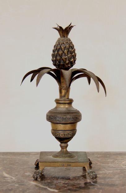 null Présentoir à cure-dents quadripode en bronze et laiton en forme de vase sur...