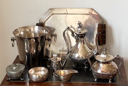 null Lot of silver plated metal, pewter and various (dents, wear)