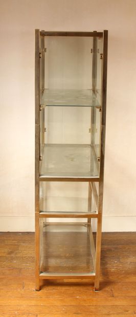 null Metal and glass display case

H: 140,5 W: 77,5 D: 38 cm. (wear, chips)