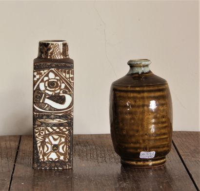 null ROYAL COPENHAGEN and others

Two ceramic vases with brown slip

H : 16 and 19,5...