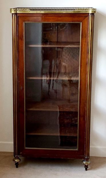 null Mahogany veneered display cabinet with one glass door, marble top with openwork...