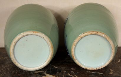 null Pair of celadon ceramic pots with blue characters, China

H : 32 cm. (cracked,...