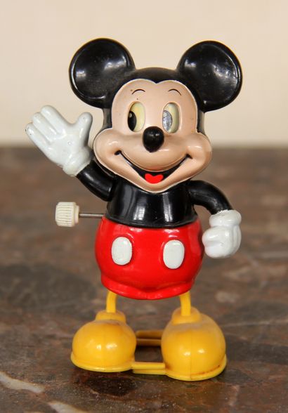 null WALT DYSNEY Production - TOMY made in China

Mickey walking

Polychrome plastic...