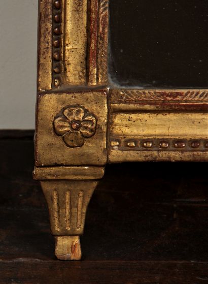 null Small wooden mirror carved and gilded

58 x 43 cm. (accidents, missing part...