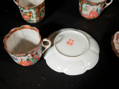 null *Lot dépareillé en porcelaine de Canton, Satsuma et divers (accidents)