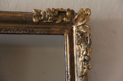 null Rectangular gilded wood window with flowers in the spandrels

58 x 50 cm.