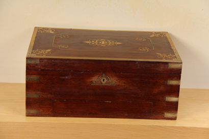 null Rectangular jewelry box in natural wood and brass, with two handles, it reveals...