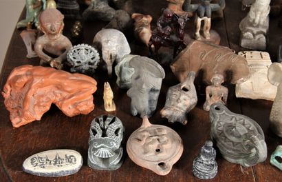 null Ensemble d'objets souvenirs de voyage : Chine, Amérique du Sud et divers