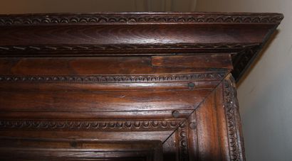 null Petite armoire en bois naturel sculpté, XIXème s.

H : 195 L : 145 cm. (fentes,...