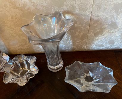 null BACCARAT and others

Lot of glass and crystal vases and voids