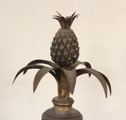 null Présentoir à cure-dents quadripode en bronze et laiton en forme de vase sur...