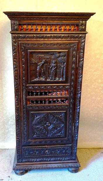 null Natural wood chest with one leaf and one drawer, Breton work

H: 174 W: 80 D:...