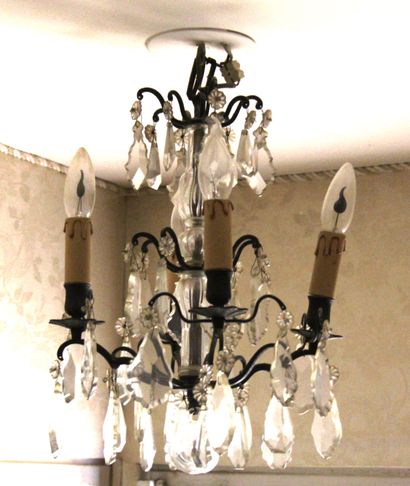 null Small metal chandelier with four lights

47 x 30 cm.