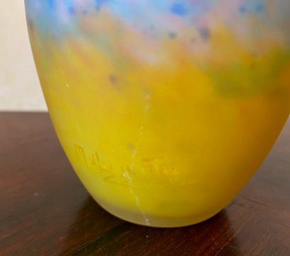 null MULLER Brothers Lunéville

An open-necked ovoid vase in yellow and blue-violet...