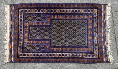 null Deux tapis en laine

115 x 180 et 90 x 150 cm.