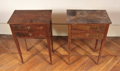 null Two natural wood bedside tables with two drawers

H : 65 W : 42,5 D : 25,5 cm....
