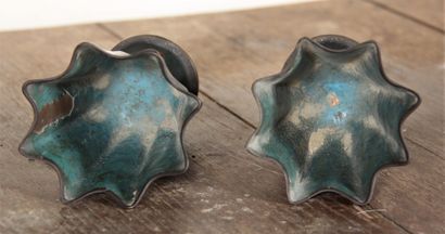 null Paire de vases sur pied coniques en métal cloisonné, Chine XIXème s.

H : 14...