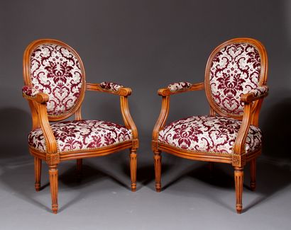 null Pair of cabriolet armchairs with medallion back in natural wood Louis XVI style...