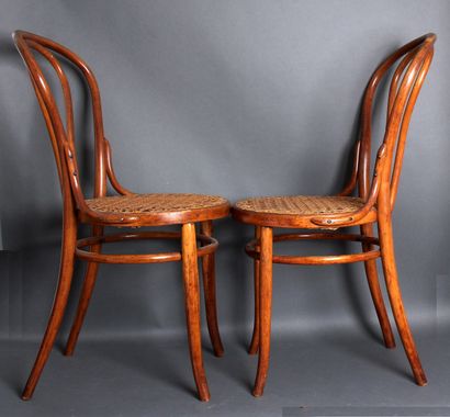 null *Jacob et Joseph KOHN (Wien austria)

Paire de chaises en bois courbé à dossier...