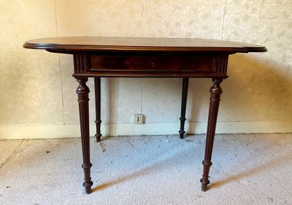 null Veneer middle table with one drawer in the belt, Louis XVI style

H : 71 W :...