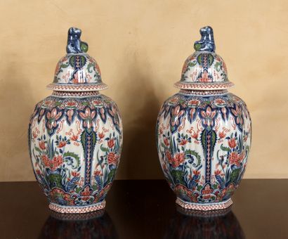 null DELFT

Pair of covered baluster vases in polychrome earthenware

H : 42 cm.