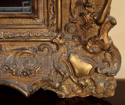 null Rectangular gilded and stuccoed wood window, three-lobed interior

95 x 64 cm....