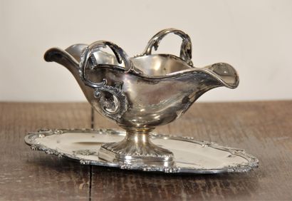 null CAILAR BAYARD

Sauce boat and round dish in silver plated metal with acanthus...