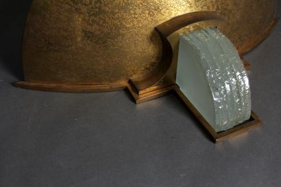 null PERZEL (in the taste of)

Half-moon wall lamp in gilded metal and frosted glass...